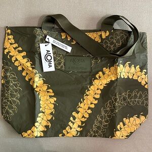 Aloha Collection Puakenikeni Day Tripper in Olive